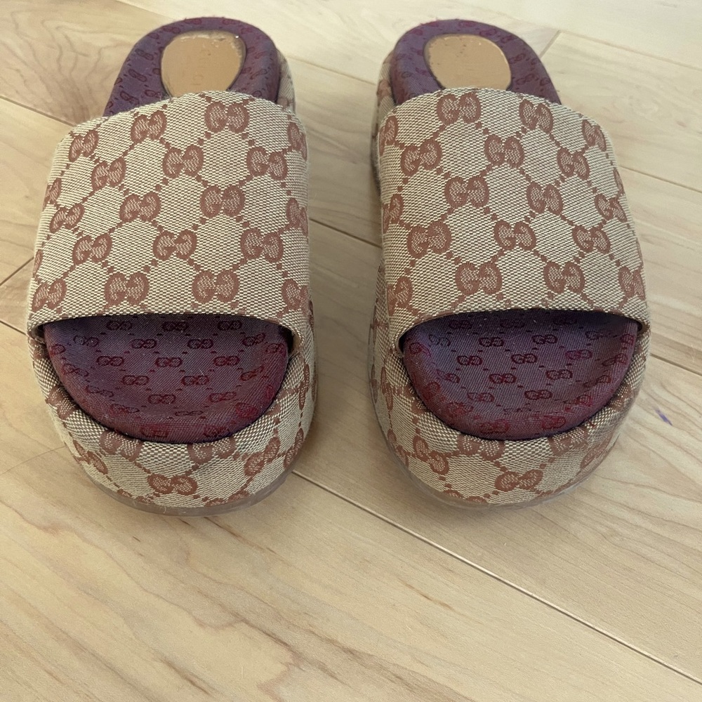 Gucci Angelina Slides size 38.5 authenticity guaranteed